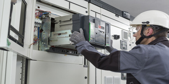  Air Circuit Breaker & Universal Enclosure